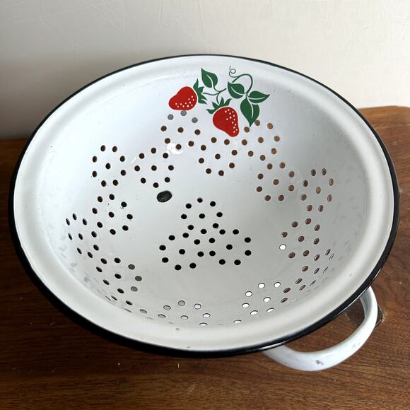 Vintage 1983 Teleflora Strawberry Enamel Colander - Picture 2 of 10